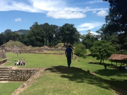 Jardin Ruinas De Iximché